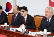 반발하는 친한계 “한동훈 끌어내리려…헤게모니 싸움 시작”