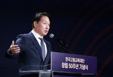 “최태원, 한국의 젠슨 황…SK하이닉스, 가장 큰 AI 수혜자” 블룸버그 극찬
