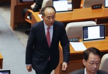 與 “헌정중단 비극 되풀이할 수 없어…탄핵 표결 불참으로 의사표시”