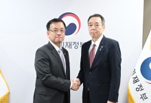 주한 日대사 만난 최상목 “韓 경제 시스템 굳건...대응체계 안정적 작동”