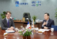 주한 필립 베르투 프랑스 대사 수원시청 방문,이재준 시장과 협력 방안 논의