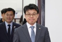 진성준 “주52시간 예외 적용한 반도체특별법 논의, 여전히 평행선”
