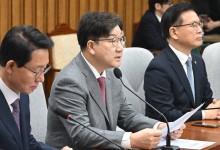 권성동 “헌재, 정치적 판단…탄핵심판 일정 엉터리로 만들어”