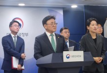 [속보] 유상임 장관 “위약금 문제는 SKT 사활 걸린 문제, 신중하게 접근”