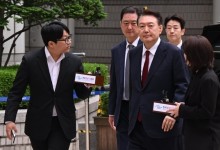 탈당한 尹 ‘비상계엄 사과’ 질문에 오늘도 묵묵부답 [세상&]