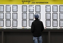 경기 부진에 새 일자리 11분기째 감소...역대 최악