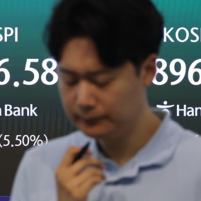 ‘만스피’ 바라보던 코스피 8000선 내줬다…‘반도체 피크아웃’에 직격탄