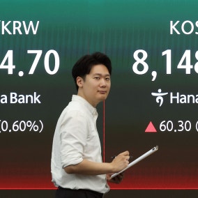 코스피, 삼성전자 실적 발표 앞두고 8300선 회복…떠난 외국인 돌아올까