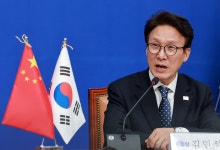 김민석, 지지율 최저치에 현장 행보 강화로 고심