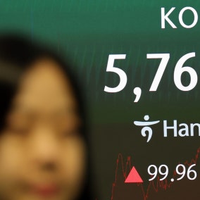 결국 외환위기 때까지 왔다…삼성전자 외국인 지분율 ‘45.98%’로 급감