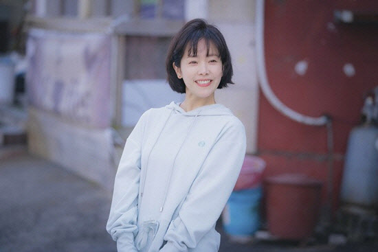 ‘<b>힙하게</b>’ 한지민 “봉예분 덕에 많이 웃고, 대리만족했다”