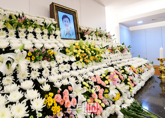 <b>오대환</b>, 故 <b>이선균 추모</b>…"허망하고 화나"