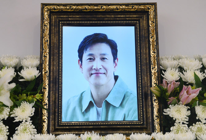 故 이선균 관련 문화예술인 기자회견, <b>장항준</b>·<b>김의성</b> 추가 참석