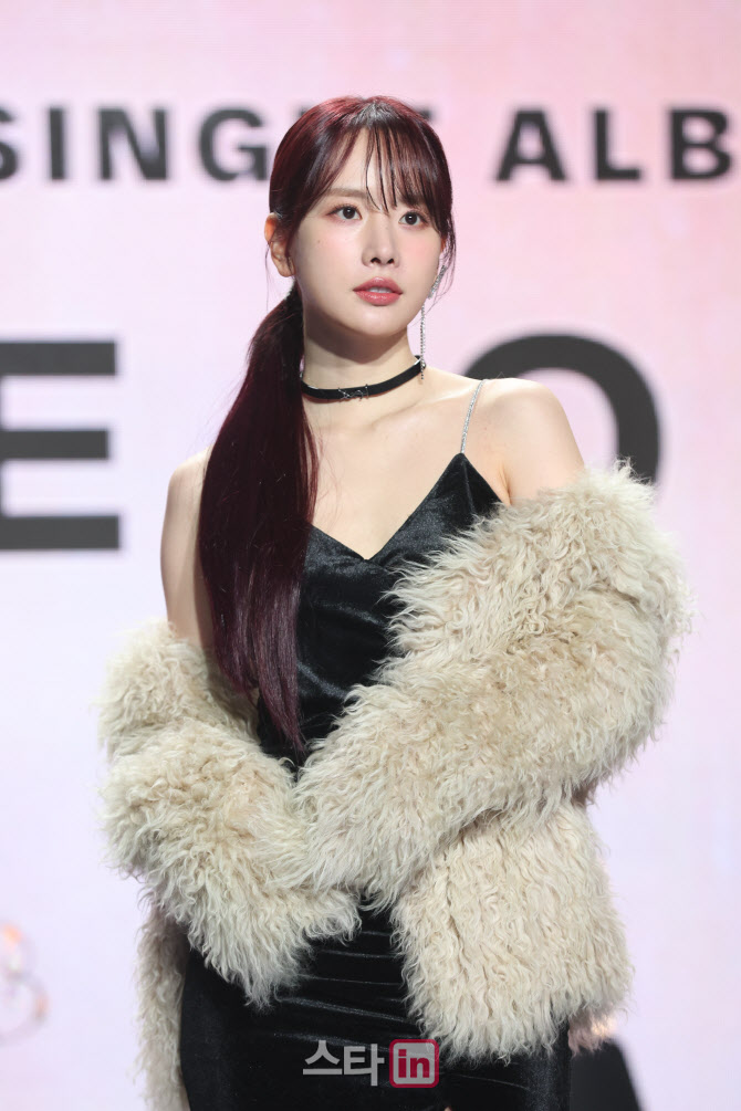 <b>우주소녀 설아</b> "8년 만 <b>솔로</b> 데뷔… 부담 컸지만 자신있어"