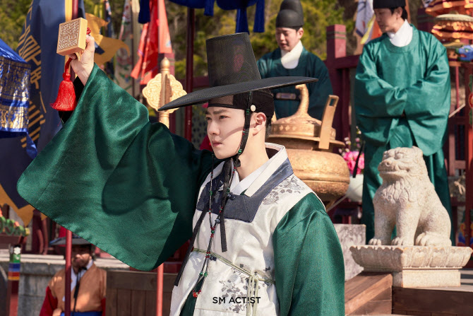 Missing Crown Prince: A Drama Shining Even Brighter with Suho's Overwhelming Acting Prowess