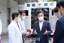 추석 응급실 찾은 김동연 "의료시스템 무너트린 것, 정부 책임"