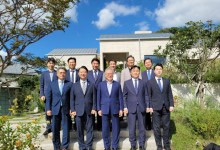 文 찾은 민주당 의원들 "검찰, 전 정부에 '행패' 부려"