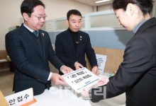 민주당, 예산안 처리 협의 여지 남겨…"오늘 정부안 보고 결정"