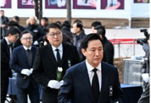 오세훈 시장, 제주항공 사고 희생자 합동분향소 조문
