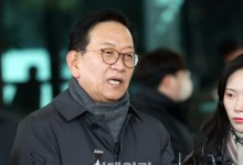 석동현 만난 尹 "이번 계엄 내란 아냐…국민 생계 우려돼"