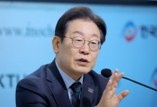 ‘국힘 입당하라’ 현수막에…이재명 “내란좀비당 사양”