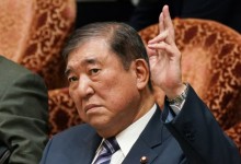 日이시바, 상품권 배포 논란 이어 정치자금 기재 오류 확인