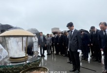 김문수, 제주4.3 사건 희생자 참배…"많은 분 희생된 민족적 비극"