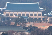 청와대, 이 대통령의 활발한 SNS 활동에 '현 상황 절박하게 봄' 해명