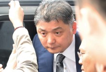 카카오 김범수 구속기로…영장심사 출석 ‘묵묵부답’