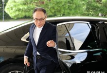 ‘金여사 무혐의’ 보고받은 檢총장 “드릴 말씀 없다”