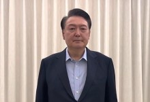 尹, 옥중 편지 “불편하지만 잘 있다, 뜨거운 애국심 감사”…지지층에 메시지