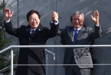 문재인 “이재명 대선 후보 선출 축하…압도적 정권교체 기대”