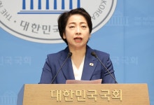 與 “내란 수괴 윤석열 즉각 구속해야…법꾸라지 사법 농락 여전”