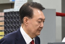 구속된 尹, 내란재판 첫 불참…불출석 사유서 제출