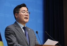 박찬대 “스스로 결단해야” 17분뒤 강선우 사퇴… 대통령실, 사전교감 여부 묻자 “잘 모르겠다”