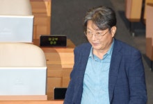 경찰, ‘주식 차명거래 의혹’ 이춘석 의원 소환 조사