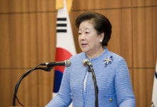 한학자 총재 “8일 불출석”… 특검 “11일 나와라”