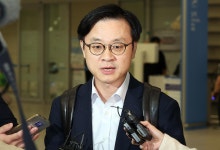 귀국한 김정관 “대미 투자 패키지 관련 이견 좁혀지는 중”