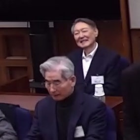 ”尹 무기징역 형량 가볍다“ 42%…“적절하다” 26%
