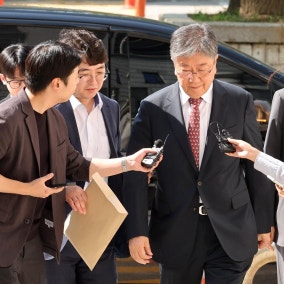 ‘관저 이전’ 김대기·윤재순 신병 확보…김건희 등 윗선 개입 수사