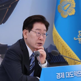 李 “공직자 술자리서 옆에 젊은 이성 앉히지 마라”