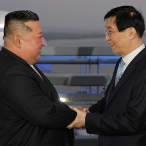 김정은, 中가는 트럼프 보란듯 ‘당일치기 방중’