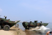 포항 해안에 미 해병대 최신 장갑차 상륙한 까닭은?…26일 쌍룡훈련 대비 함정 탑재 훈련