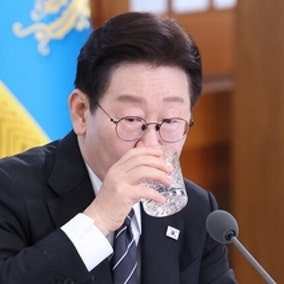 李대통령, 네티즌과 ‘갑론을박’ 벌인 이유…전대 기탁금 인상 “당무 개입” 지적에 “대통령도 당원”