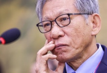이 대통령, 친일파 유묵 셀프 출품 논란에 유홍준 국립중앙박물관장 사직 재가