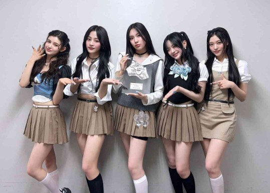 <b>뉴진스</b>, 日 <b>레코드</b>대상서 <b>2관왕</b>…3곡 완곡 '파격 대우'까지