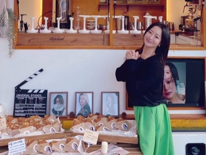 <b>김희선</b> “제일 예쁘고 마음도 착한 내 <b>동생</b>”…<b>송혜교</b> 선물에 ‘활짝’