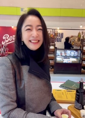 ‘<b>현대</b>家 <b>며느리</b>’ <b>노현정</b>, 밝은 미소로 근황 공개… 여전한 ‘방부제 미모’