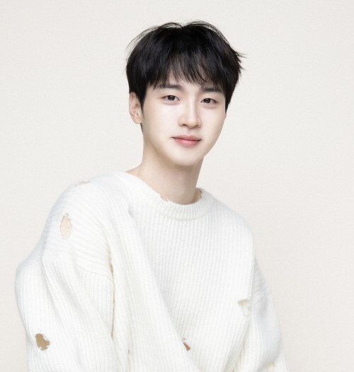 <b>장동윤</b>, 첫 대형 소속사 BH엔터와 전속계약 체결…<b>이병헌</b>·김고은과 한솥밥