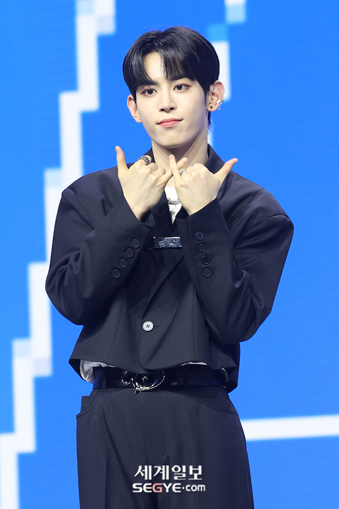 [포토] <b>나우어데이즈 현빈</b> '멋짐 폭발'